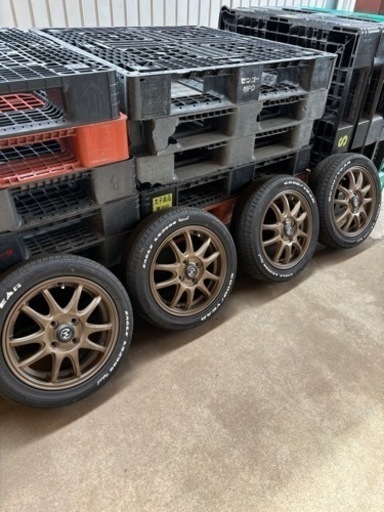 車のパーツ タイヤ、ホイール