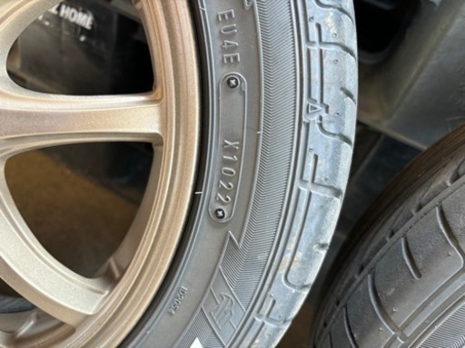 車のパーツ タイヤ、ホイール