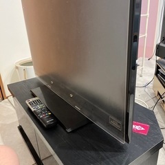 2012年製AQUOSモニターガード、テレビ台付テレビ
