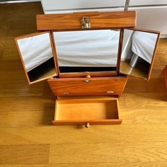 【お値下げ中】木製 三面鏡 ドレッサー コスメボックス メイクボックス 化粧箱 薬箱 救急箱　家具 収納家具 キャビネットの画像