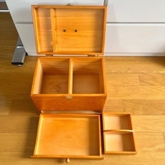 【お値下げ中】木製 三面鏡 ドレッサー コスメボックス メイクボックス 化粧箱 薬箱 救急箱　家具 収納家具 キャビネットの画像