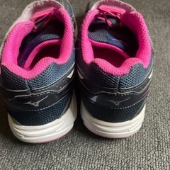 靴 スニーカー22センチの画像