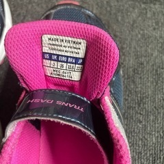 靴 スニーカー22センチの画像