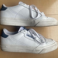 24cm adidasスニーカーの画像