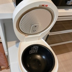 炊飯器　アイリスオーヤマ　格安5.5合の画像