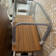 ガラスローテーブル