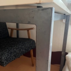 IKEAテーブル(正方形)(椅子は含まれません)の画像