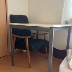 IKEAテーブル(正方形)(椅子は含まれません)の画像