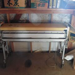 自動壁紙糊付機