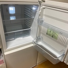 家電 キッチン家電 冷蔵庫　2021製　110L トレーに傷ありの画像