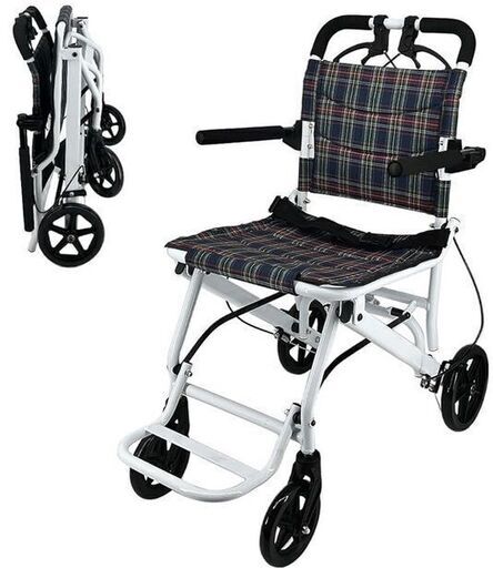 車椅子（新品同様） 介助型  ノーパンクタイヤ 折りたたみ 収納可能 超軽量 コンパクト 安全ベルトつき 背面ポケット ホワイト