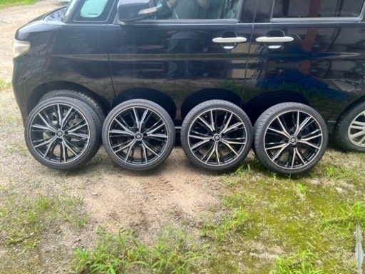 車のパーツ タイヤ、ホイール