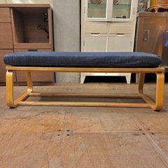 《売約済》【武蔵小山店】 無印　無印良品　MUJI  リビングでもダイニングでもつかえるベンチ　オーク材　　リビングでも　ダイニングでも　デニム　ベンチの画像
