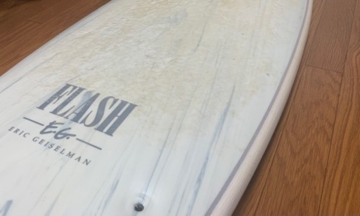 【中古】サーフボード(ショートボード)デッキカバー・リーシュコード付き ※フィン2箇所外れてます。¥10,000