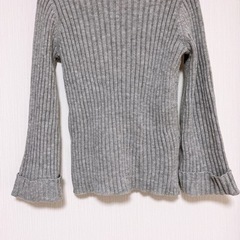 グレーのセーター レディースの画像