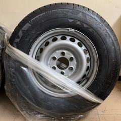 メルセデスベンツ スプリンター用オールシーズンタイヤとホイールの...