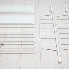 【受付終了】突っ張りスリムポールラックMサイズ「釘・ビスを使わずに取り付けられる簡易式圧着ポールラック」キッチンで調味料やオタマなどをかけて、便利に使えます♪賃貸アパートなど、収納が少ない箇所にプラスしてみて！の画像