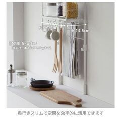 【受付終了】突っ張りスリムポールラックMサイズ「釘・ビスを使わずに取り付けられる簡易式圧着ポールラック」キッチンで調味料やオタマなどをかけて、便利に使えます♪賃貸アパートなど、収納が少ない箇所にプラスしてみて！の画像