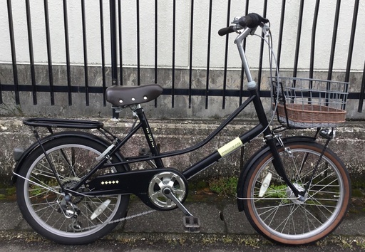 ＜美品車＞プロギア・スキット・お洒落な小径20インチ自転車・LEDオートライト・シマノ外装6段変速・鍵付き・清掃済み