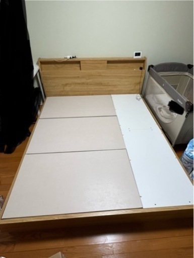 ベッドフレーム　クイーン　ニトリ