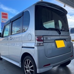 低走行6万キロ台☆月々9千円〜分割可❗️車検2年付き！【名義変更代込み】広い車内！大人気‼️ダイハツ タントカスタム☆SDナビ付き☆走行中DVD見れます♪ETC付き☆社外アルミ☆シートカバー付き☆電動スライドドア☆ドライブレコーダー☆そのまま乗って帰れます！の画像