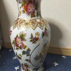 薩摩　金彩花柄花瓶の画像