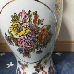 薩摩　金彩花柄花瓶の画像