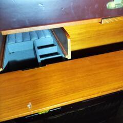 お針箱の様なミニドレッサー三面鏡の画像