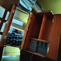 お針箱の様なミニドレッサー三面鏡の画像