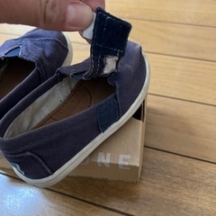 【中古】子供靴 TOMS スリッポン T6 （13.5センチ相当）の画像