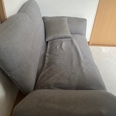 2人掛けソファ（背面・肘掛け折り畳み）の画像