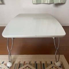 折りたたみテーブル　白の画像