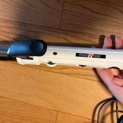 ヘアアイロン、ドライヤー、米入れの画像