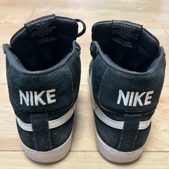 23.5　NIKE スエードの画像