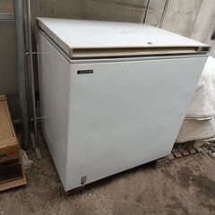 SHARP　大型冷凍庫　上から入れるタイプ