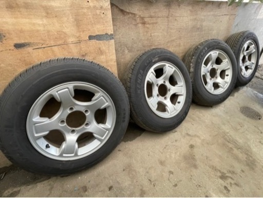 車のパーツ タイヤ、ホイール