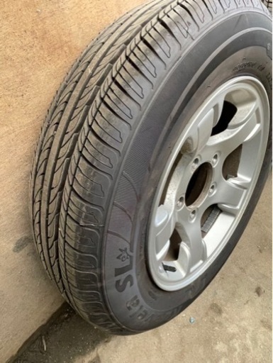 車のパーツ タイヤ、ホイール