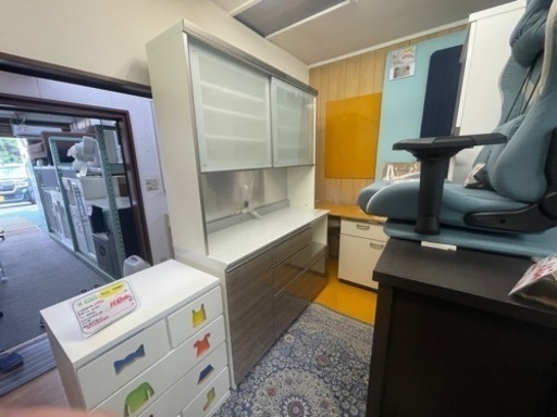 【リサイクルサービス八光】幅140㎝　パモウナ　2口コンセント付き食器棚