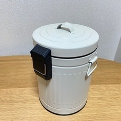 ニトリ ゴミ箱 ペダルペールソフトクローズ 3Lの画像