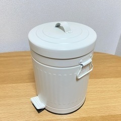 ニトリ ゴミ箱 ペダルペールソフトクローズ 3L
