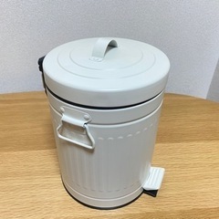 ニトリ ゴミ箱 ペダルペールソフトクローズ 3Lの画像