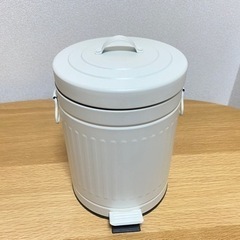 ニトリ ゴミ箱 ペダルペールソフトクローズ 3Lの画像