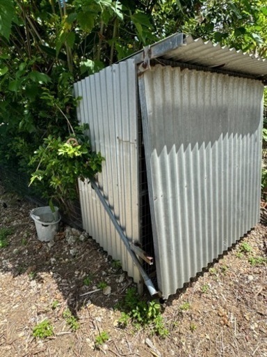 シャッター式ニワトリ小屋