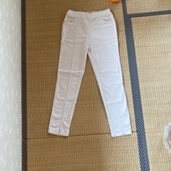 3000円　HUG.U アイボリー　ズボン　パンツ　センターラインレギパンの画像