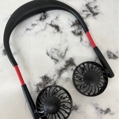 【中古品】USB充電式 首掛け 扇風機 ネックツインファン 3段階風量 携帯扇風機 熱中症対策 生活家電の画像