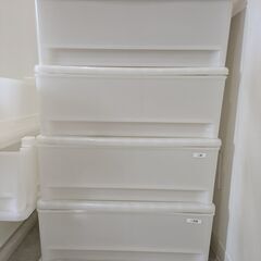 ウッドトップのプラスチックチェスト