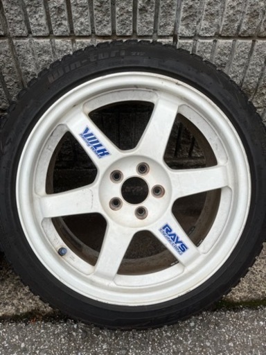 車のパーツ タイヤ、ホイール