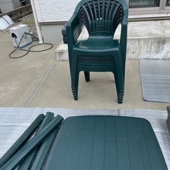 外用机と椅子の画像