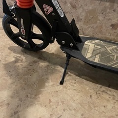 キックボード(折り畳み、スタンド付き)の画像