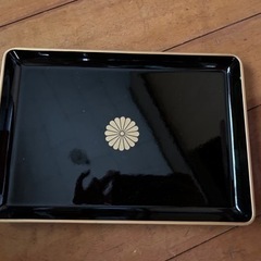 菊の紋章 お盆、重箱の画像